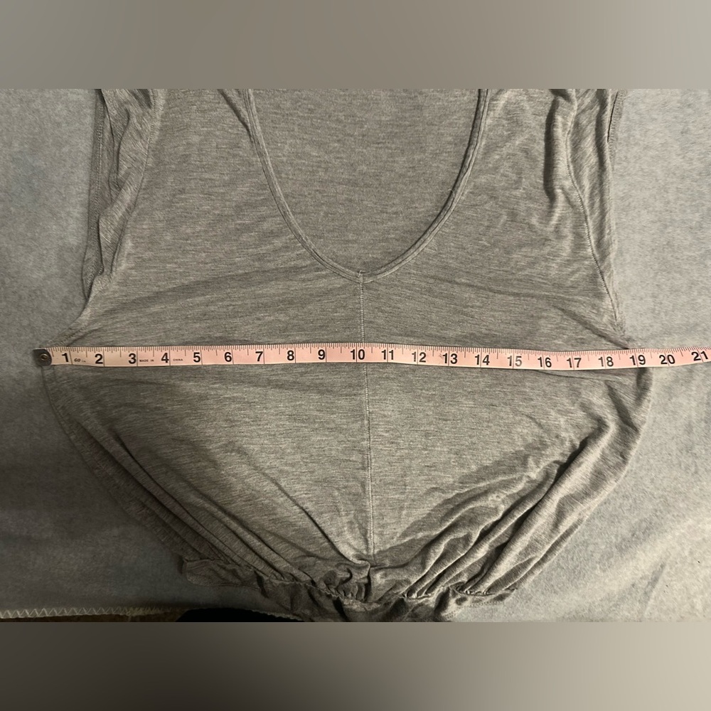 Free People intimately gray vneck tee shirt bodysuit capped sleeve size S - Picture 5 of 8